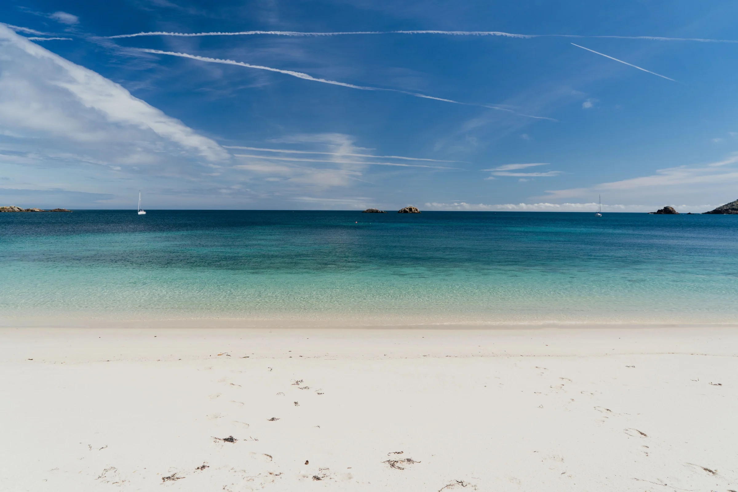 Turquoise water and white sand on a bright afternoon, Isles of Scilly